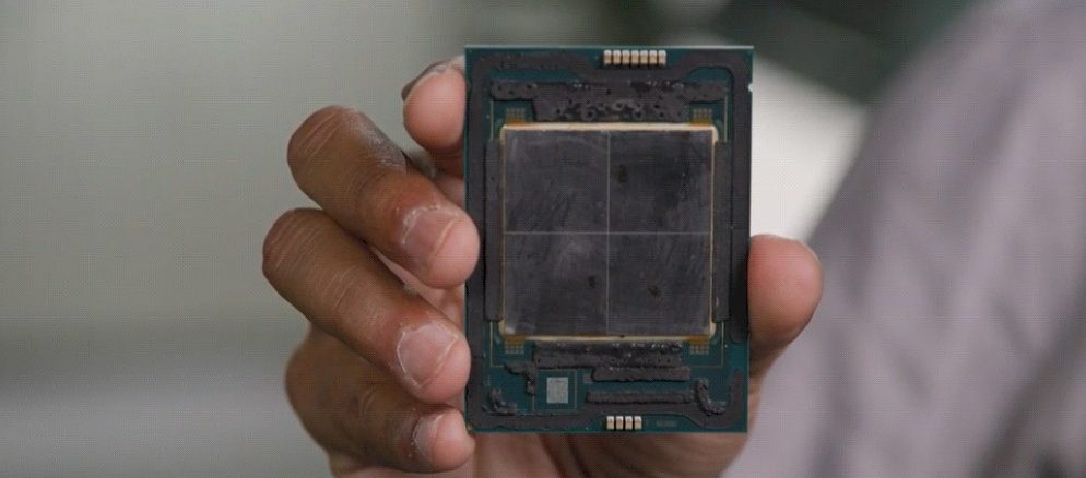 intel-arch-day-sapphire-rapids-hold-shot